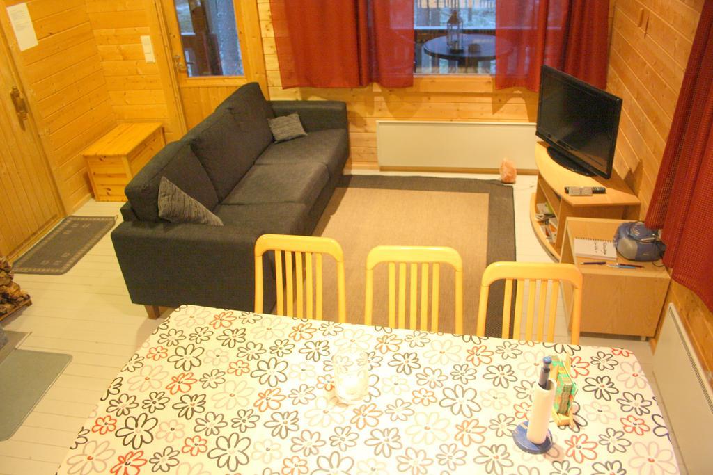 Vanha Vaeaetaenen Cottage Vaatanen Exterior foto